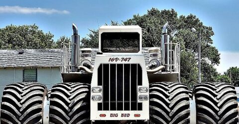 Big Bud tractor. El tractor más grande del mundo