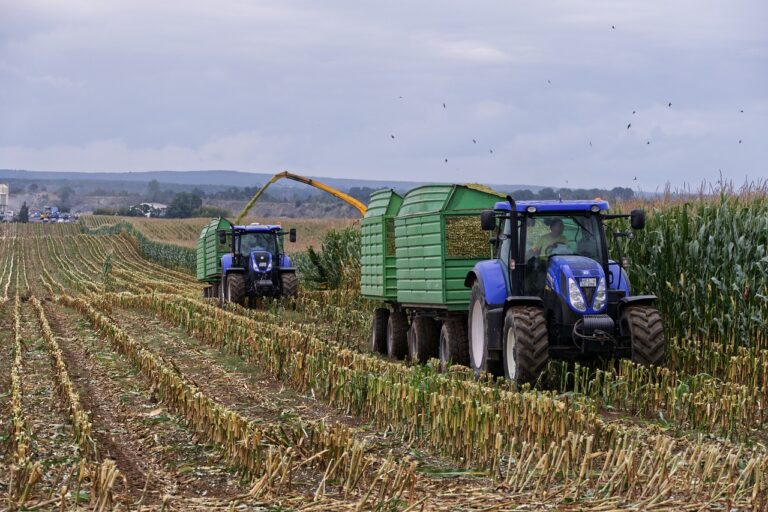 Agricultura intensiva. Tractores de la marca New Holland