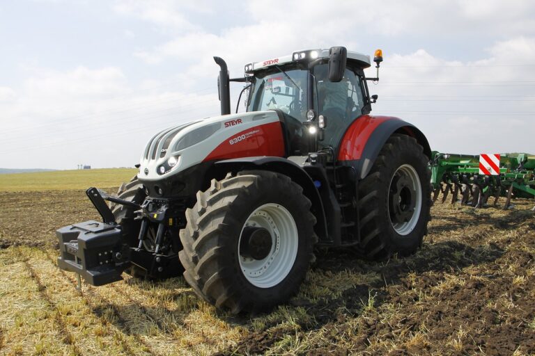 Tractor de la marca Steyr. Qué es un tractor y para que sirve.