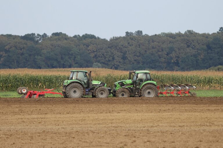 Maquinaria agrícola. Marca de tractores Deutz Fahr